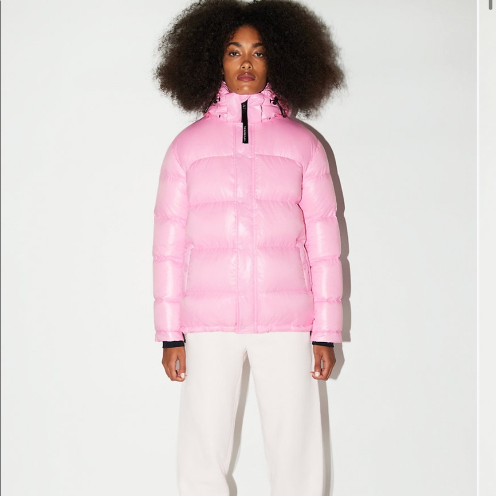 ISO ARITZIA SUPER PUFF IN BONBON PINK